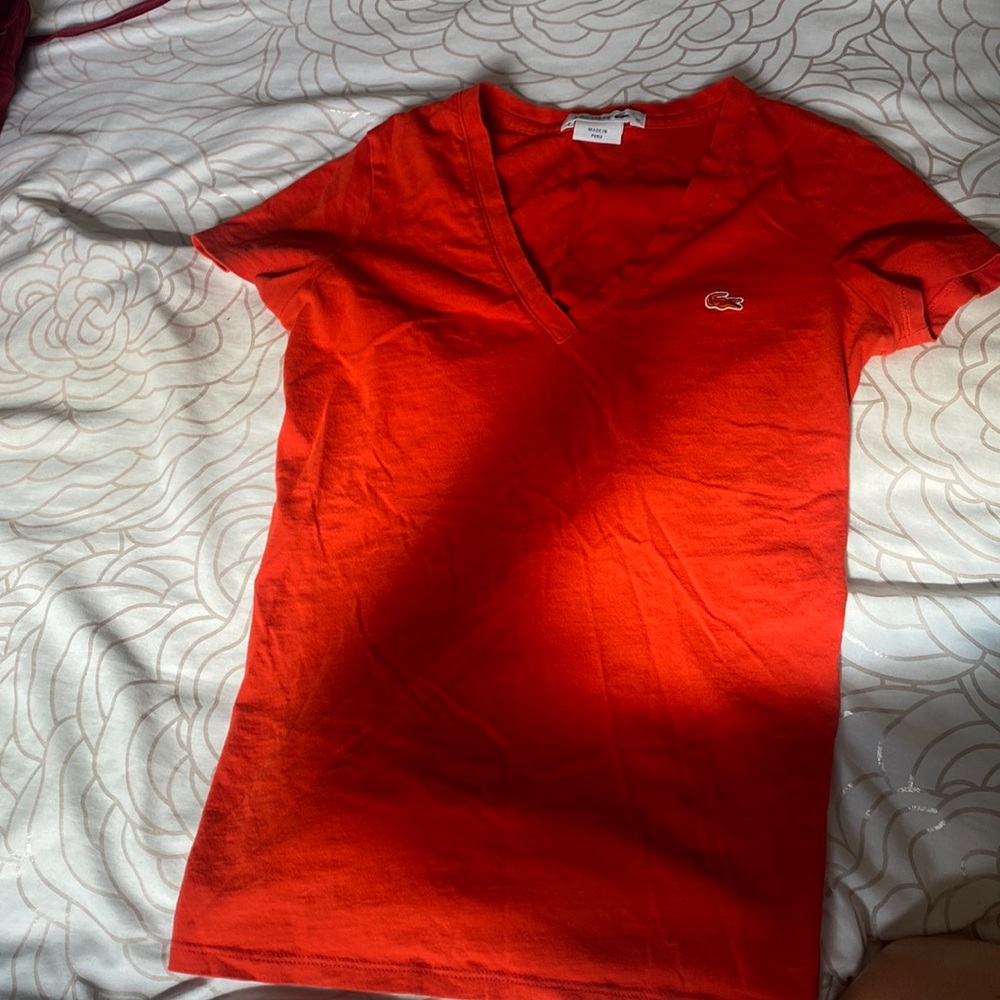red tee